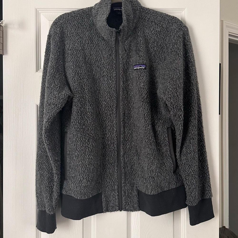 FLASH SALE ✨Patagonia Black and Gray Jacket